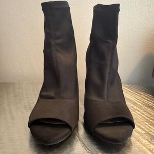 Gianni Binni peep toe booty